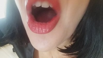 Querida, a túa madrastra non te deixa ir hoxe á escola... necesitote demasiado...