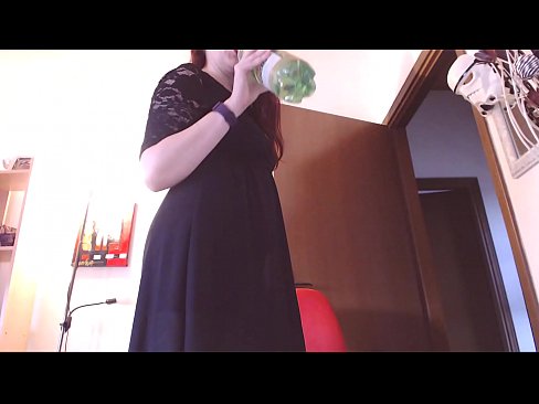 ❤️ Un escravo sumiso que adora as bragas sucias e deliciosas vese obrigado a masturbarse despois de ver este vídeo! Vídeo porno en nós ﹏