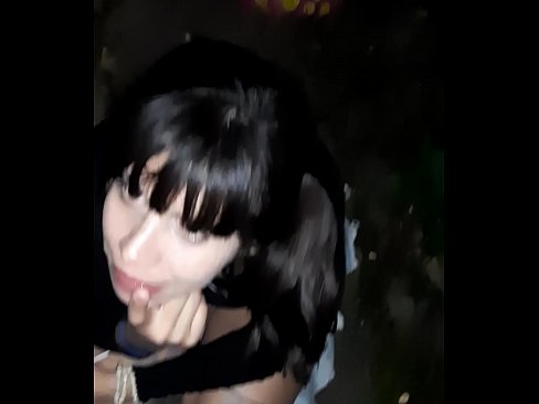 ❤️ Na rúa pene inchado a cambio de doces Vídeo porno en nós ﹏